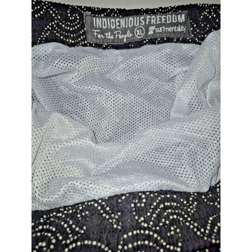 Indigenous Freedom for the people men's XL black &‎ white patterned swim trunks